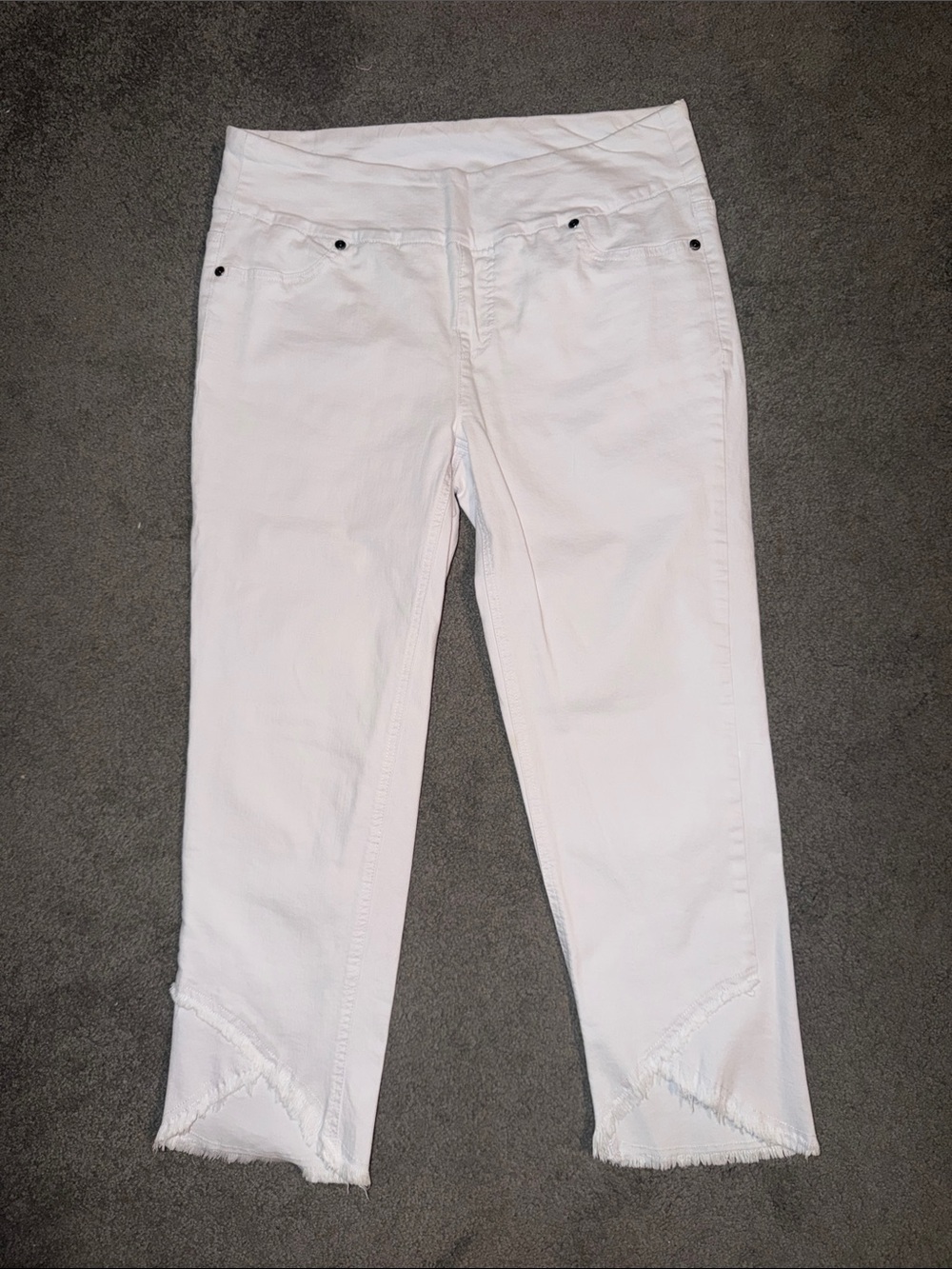 Slimsation by Multiples White Cropped Pants with Frayed Hem, size 8